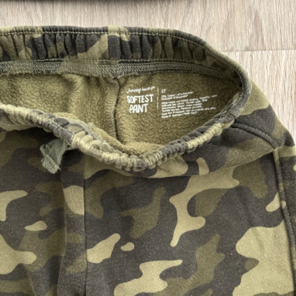 ** LOT Toddler Boy Clothes Camo Sweatshirt, Sweatpants, Shark T-shirt Size 3T ** - Picture 11 of 14